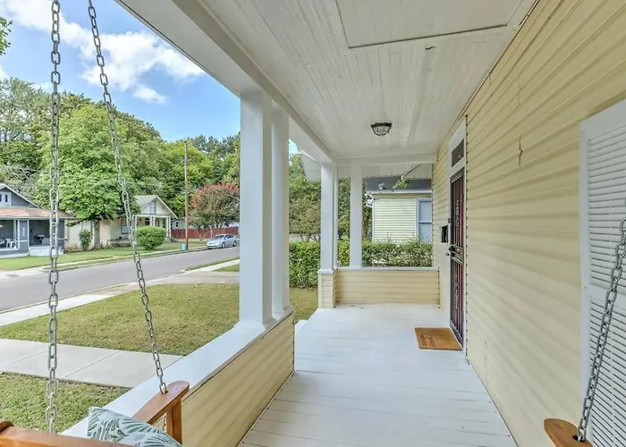 Bright & Charming Cottage With Fire Pit And Porch Swing - Close To Beale Street, Bbq, Graceland, And The Liberty Bowl