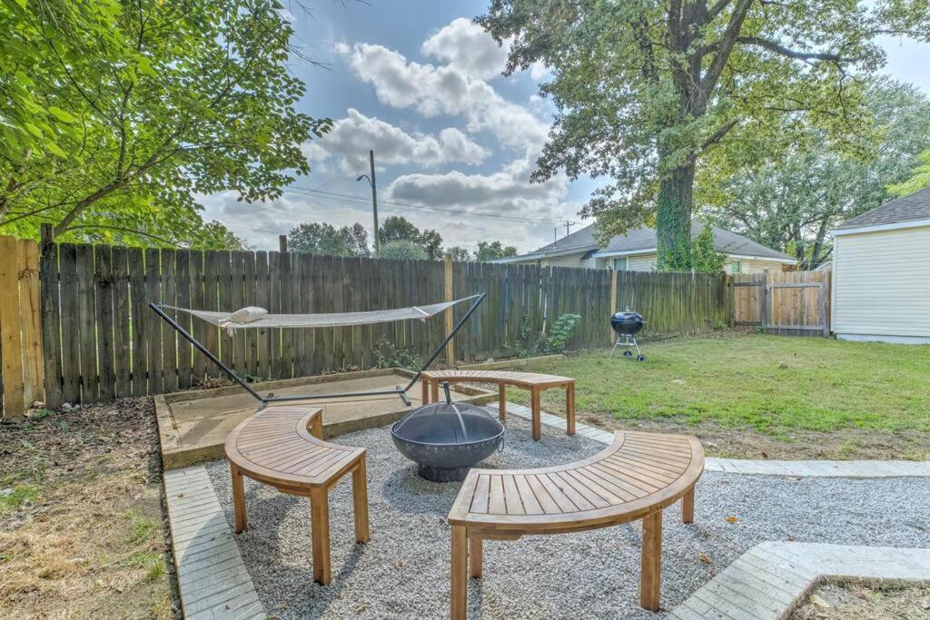 Bright & Charming With Fire Pit And Porch Swing - Close To Beale Street, Bbq, Graceland, And The Liberty Bowl Memphis