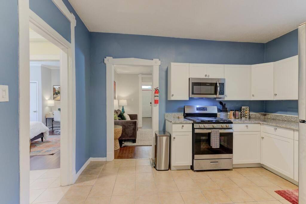 Casa vacanze Bright & Charming With Fire Pit And Porch Swing - Close To Beale Street, Bbq, Graceland, And The Liberty Bowl