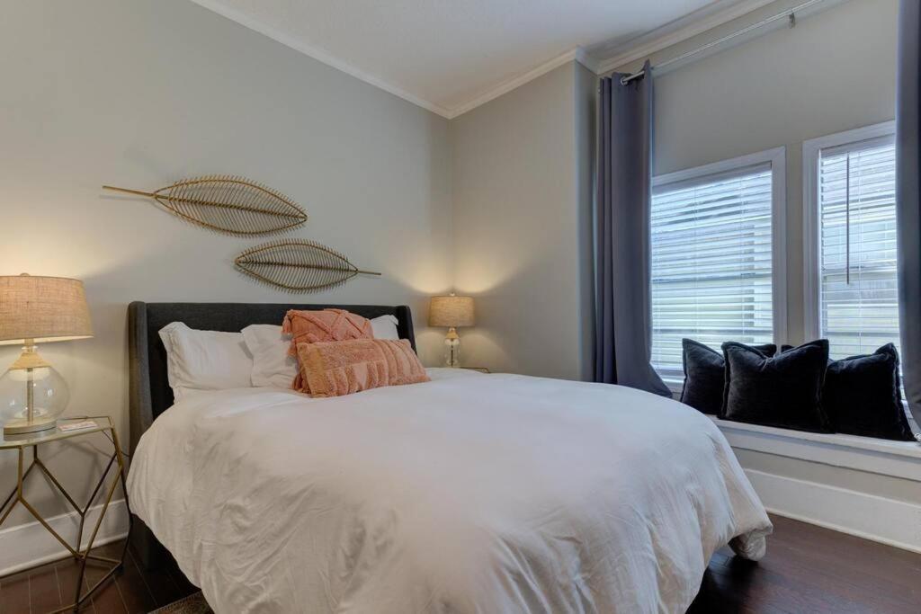 Bright & Charming With Fire Pit And Porch Swing - Close To Beale Street, Bbq, Graceland, And The Liberty Bowl