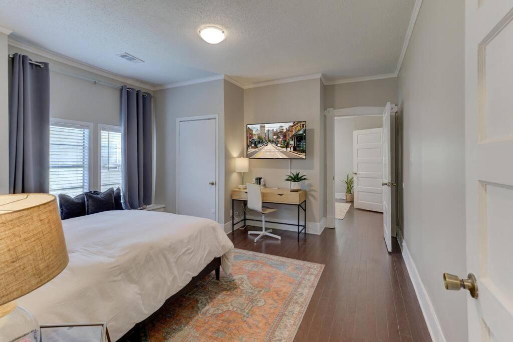 Bright & Charming With Fire Pit And Porch Swing - Close To Beale Street, Bbq, Graceland, And The Liberty Bowl Casa vacanze *