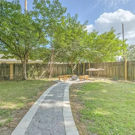 Bright & Charming Cottage With Fire Pit And Porch Swing - Close To Beale Street, Bbq, Graceland, And The Liberty Bowl Memphis Exterior photo