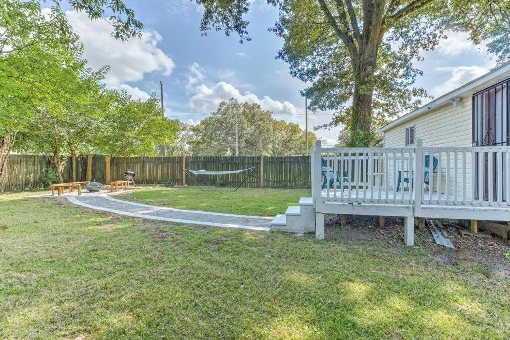 Bright & Charming Cottage With Fire Pit And Porch Swing - Close To Beale Street, Bbq, Graceland, And The Liberty Bowl Holiday home *