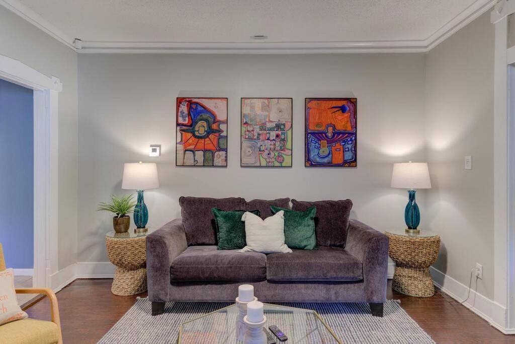 Bright & Charming Cottage With Fire Pit And Porch Swing - Close To Beale Street, Bbq, Graceland, And The Liberty Bowl *