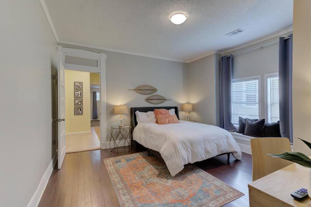 Bright & Charming Cottage With Fire Pit And Porch Swing - Close To Beale Street, Bbq, Graceland, And The Liberty Bowl Holiday home Memphis