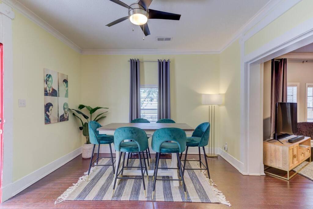 Holiday home Bright & Charming Cottage With Fire Pit And Porch Swing - Close To Beale Street, Bbq, Graceland, And The Liberty Bowl Memphis