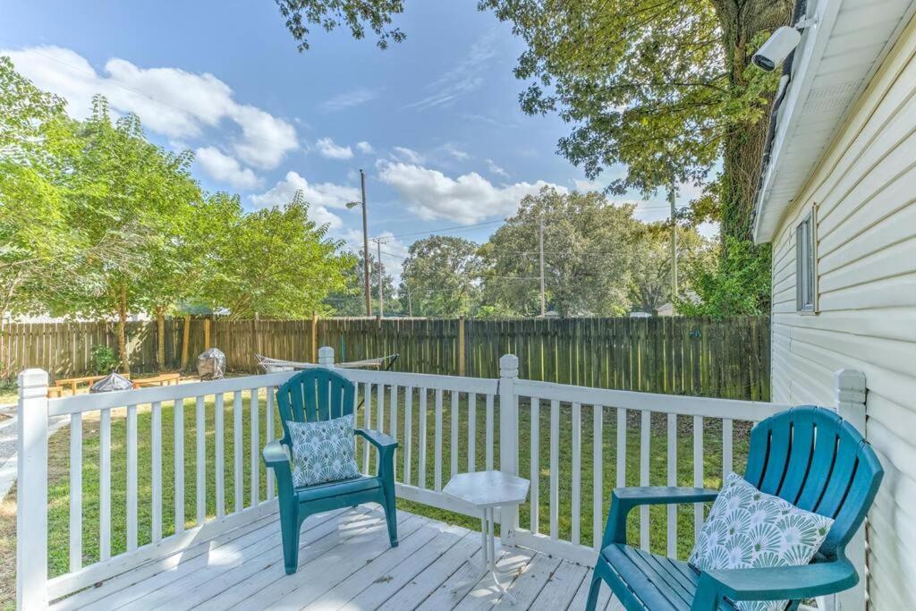 Bright & Charming Cottage With Fire Pit And Porch Swing - Close To Beale Street, Bbq, Graceland, And The Liberty Bowl Memphis
