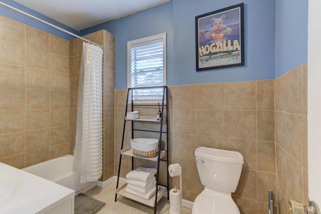 Bright & Charming Cottage With Fire Pit And Porch Swing - Close To Beale Street, Bbq, Graceland, And The Liberty Bowl