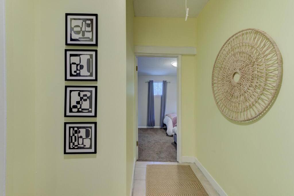 Bright & Charming Cottage With Fire Pit And Porch Swing - Close To Beale Street, Bbq, Graceland, And The Liberty Bowl Holiday home Memphis